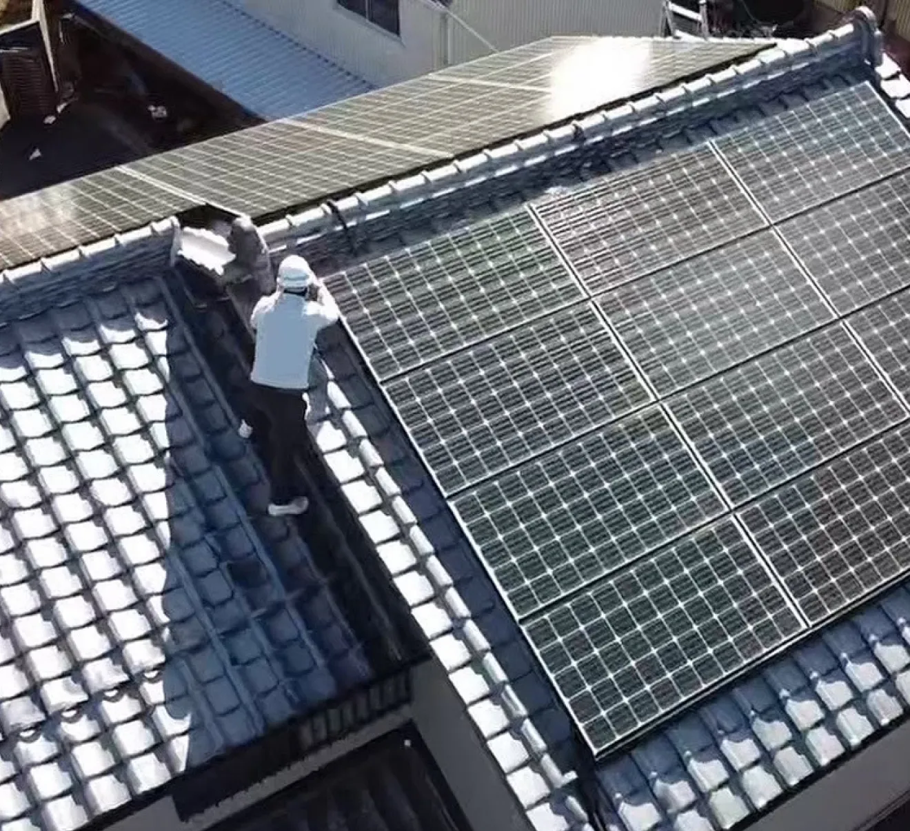 太陽光パネル施工の様子