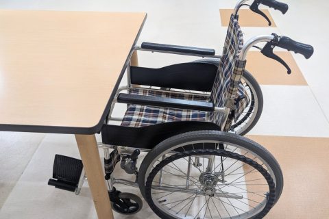 車椅子対応のキッチンテーブル