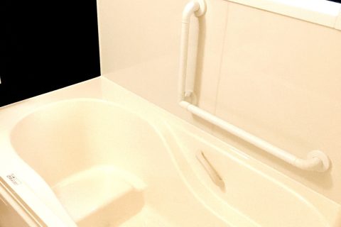ユニットバスに手すり