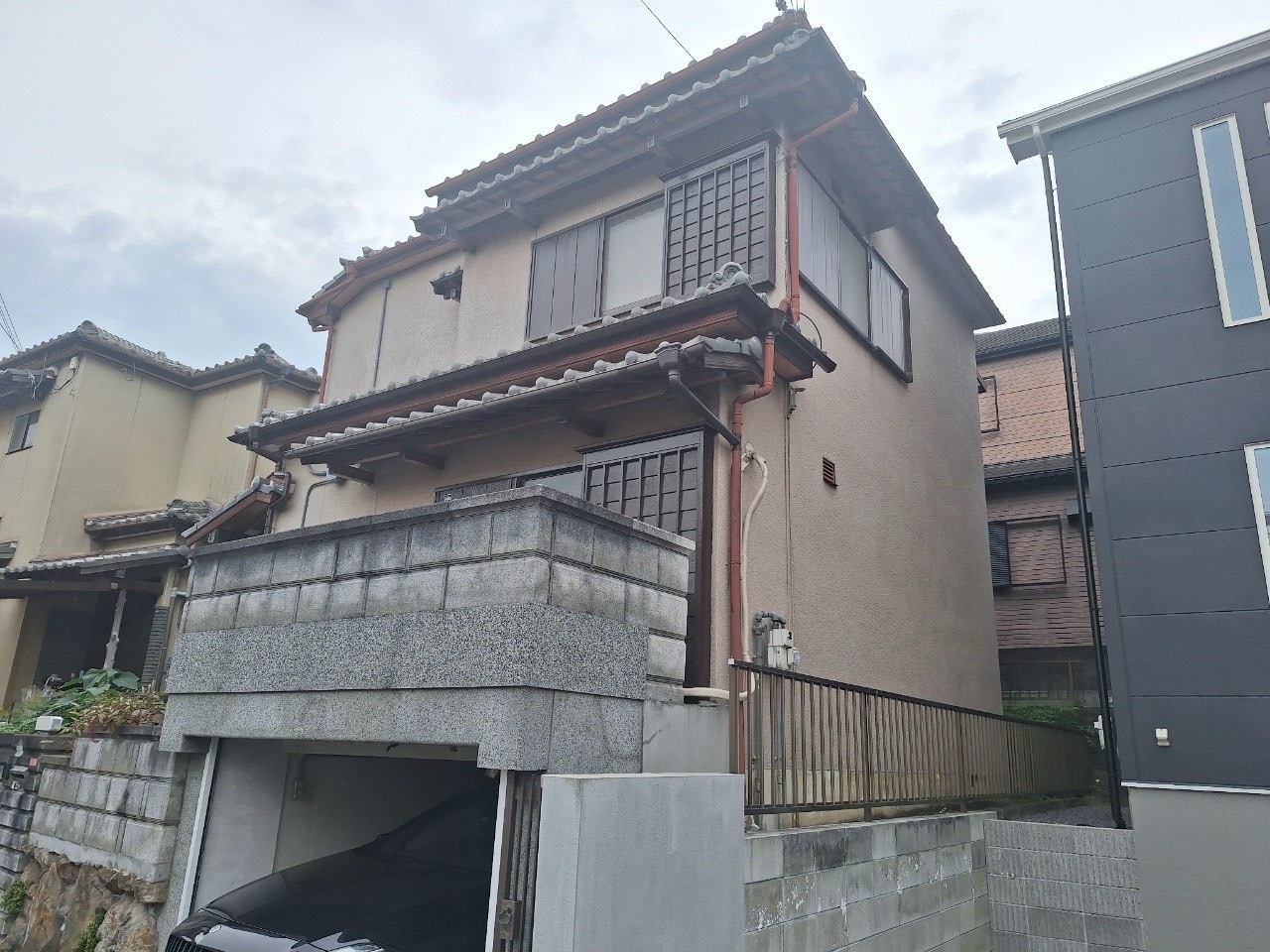 【大阪府枚方市】外壁と屋根の塗装で美観と耐久性を取り戻した施工事例