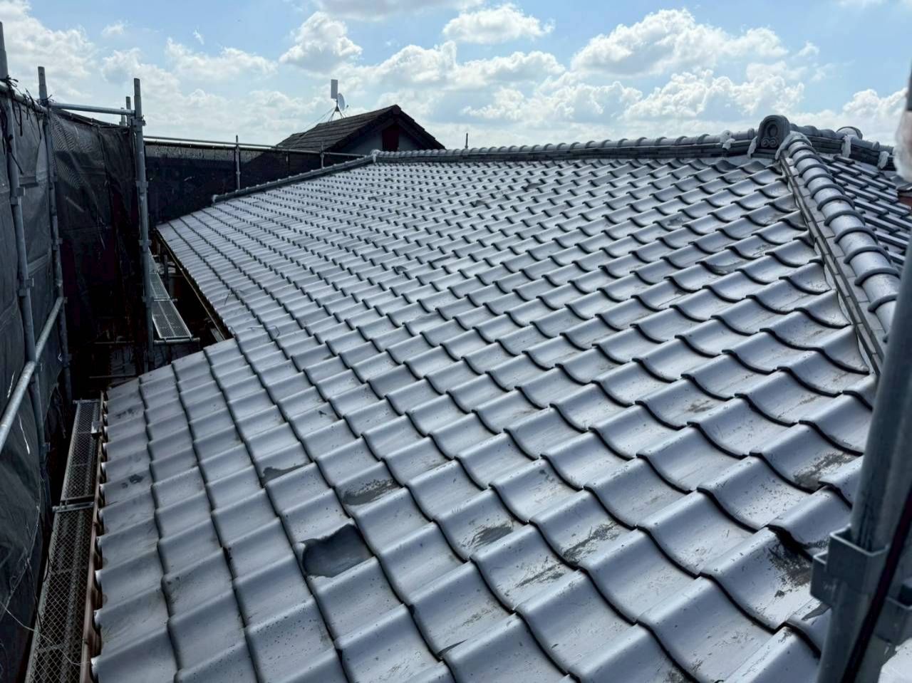 【吹田市】瓦屋根を軽量ガルバリウム屋根へ全面葺き替え｜耐震性と防水性が向上した屋根リフォーム