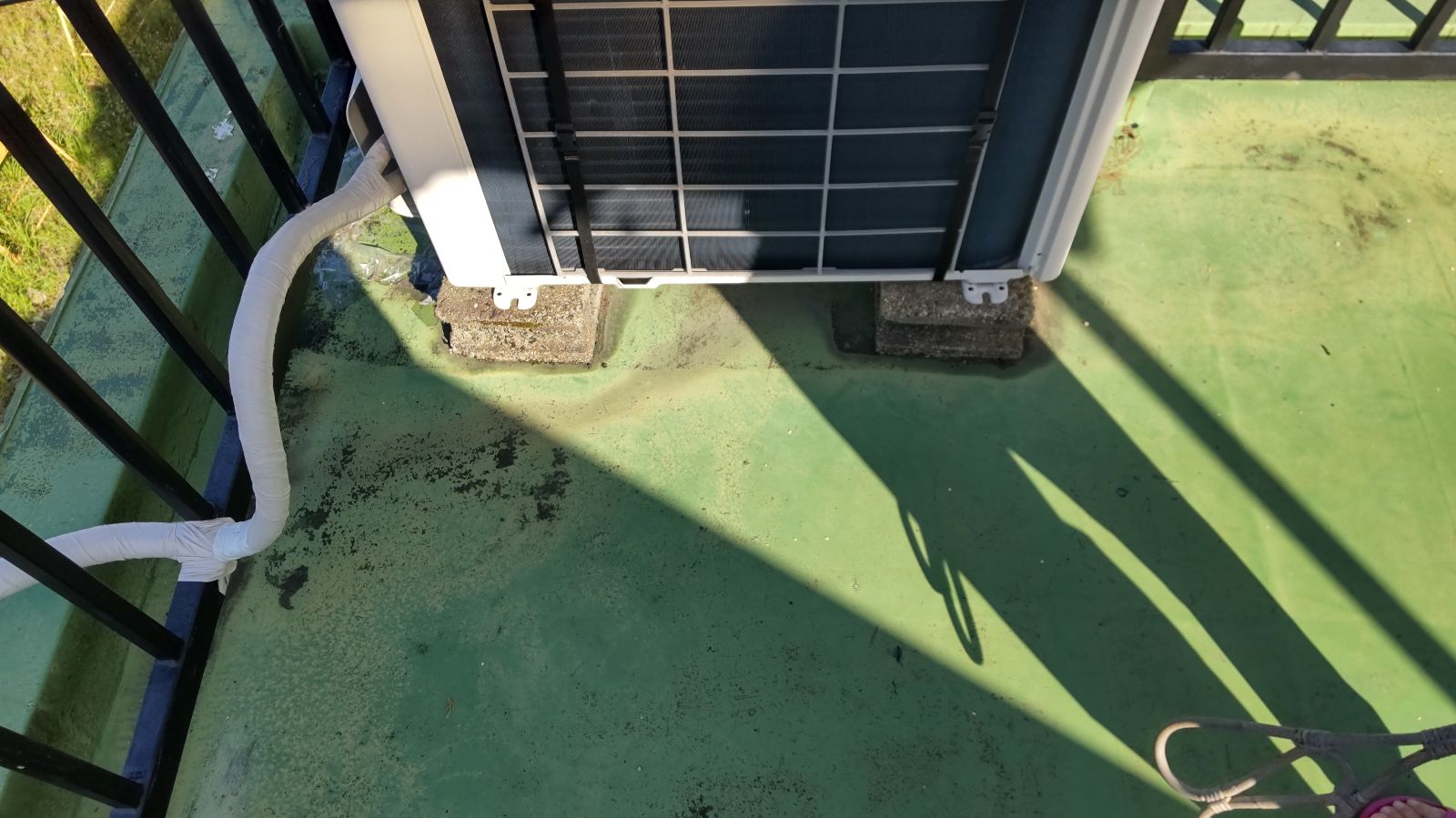 【大阪府門真市】雨漏りを防ぐベランダ防水＋外壁クラック補修の施工事例