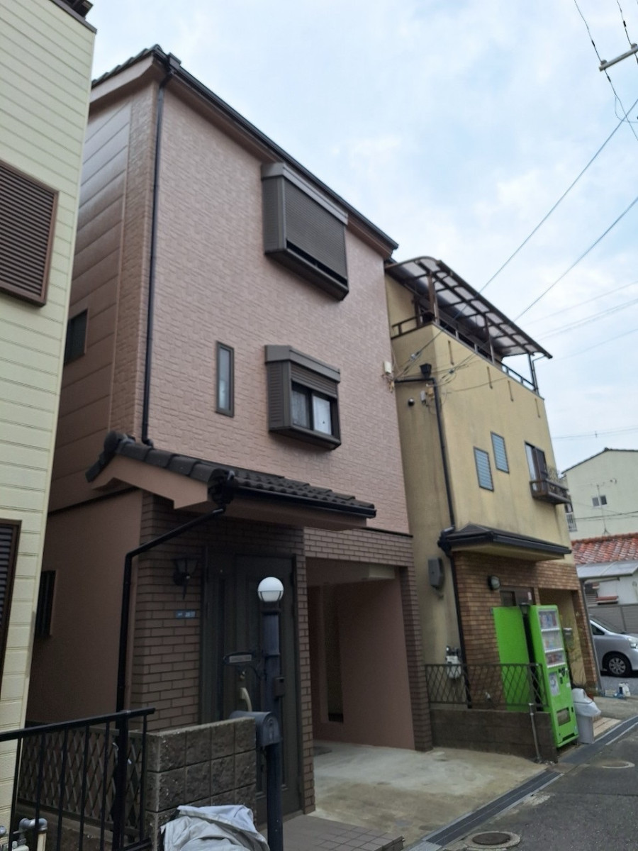 【大阪府寝屋川市】外壁塗装で美観回復！高圧洗浄＆防錆塗料で長持ち施工
